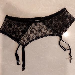 Black lace garter belt xl.